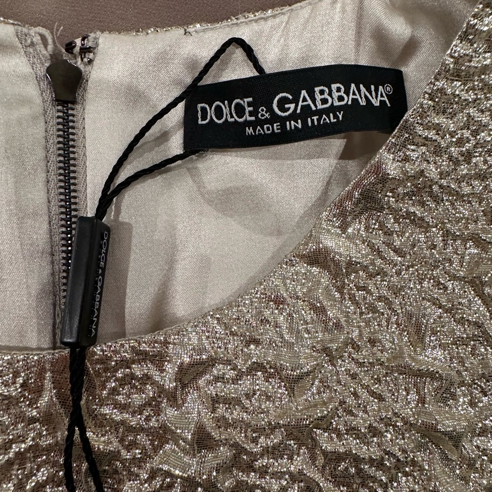 Dolce & Gabbana sleeveless top in silver gold embossed fabric Sise 42 NWT